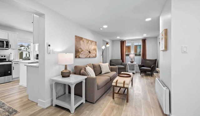 Spacious 3 Bdrm Haven - Steps to Downtown Ch'town