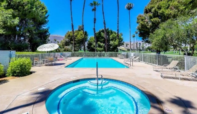 Spacious 3 bdrm TOWNHOUSE with the BEST MOUNTAIN & GOLF COURSE VIEWS!!!