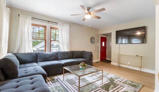 Spacious 3 bed 2.5 bath 2pk spot