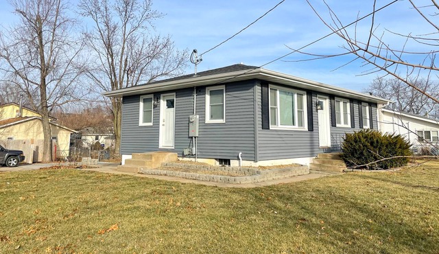 Spacious 3 bed 2 bath w/Basement yard and Office!