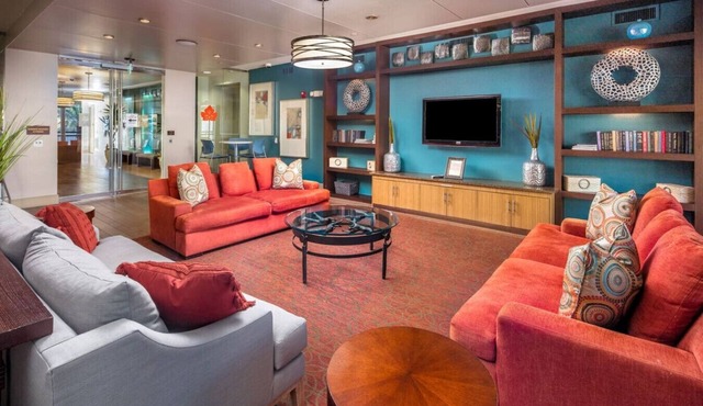 Spacious 3-Bed, 2-Bath Apartment Near NRG Stadium