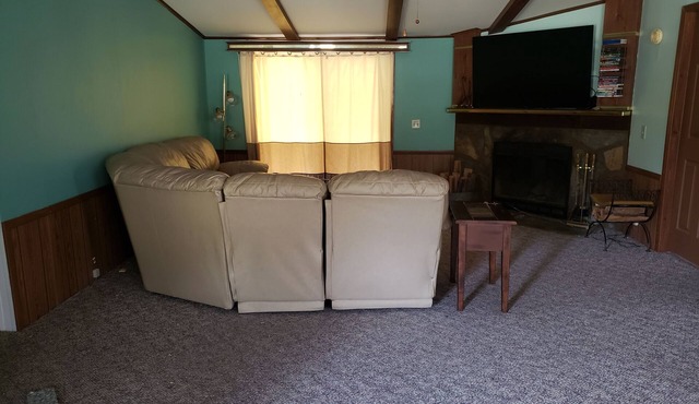 Spacious 3 bed 2 bath located near Dixon Springs State Park