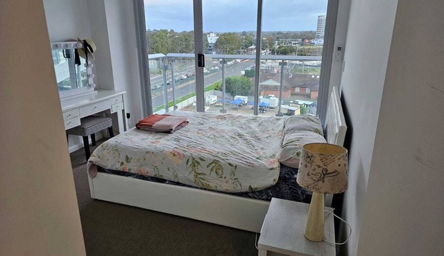 Spacious 3 bed/2 full bath/2 car space and 5 minutes walk from train station