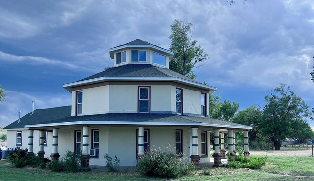 Spacious 3 bed, 3 bath Eastern Colorado Farmhouse Retreat