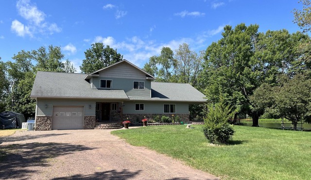 Spacious 3 bed/3 bath Lake Home sleeps 12
