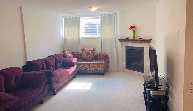 Spacious 3 bed and 2.5 bathroom townhouse near the airport amazing for relaxing.