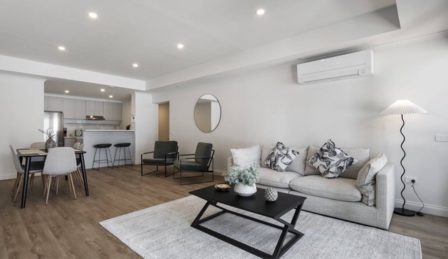 Spacious 3-Bed Apartment in Melbourne CBD