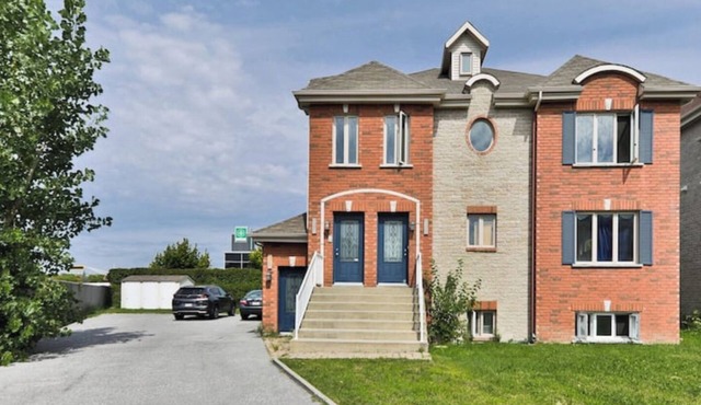 Spacious 3-bed Apt. in DIX30 close to DT