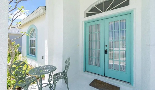 Spacious 3 Bed + Den 3 Bath Golf Pool Home close to Gulf