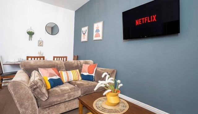 Spacious 3 Bed Flat-Free Parking