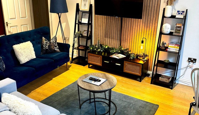 Spacious 3 bed with Free parking