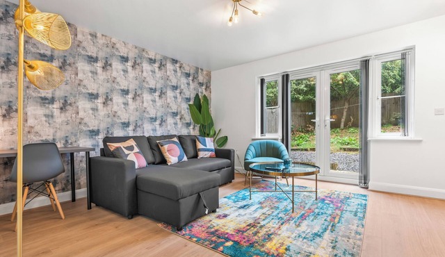 Spacious 3-Bed Home | Parking | Garden | Sleeps 7