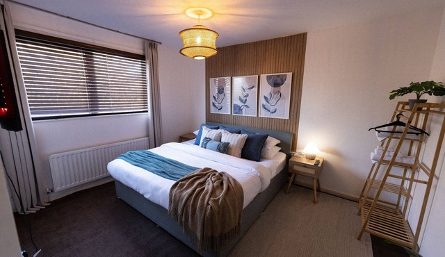 Spacious 3-Bed Home with Free Off-Street Parking Near Newcastle