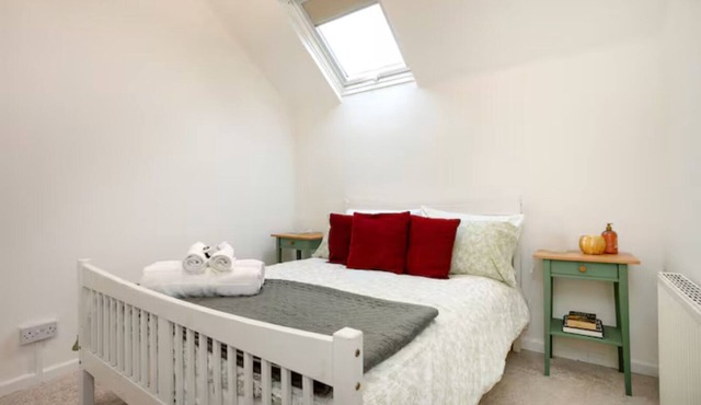 Spacious 3-Bed Home Near Nottingham City Centre - Pass the Keys