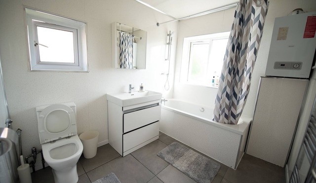 Spacious 3-Bed Home | Manchester Airport | Free Parking | Sleeps 10