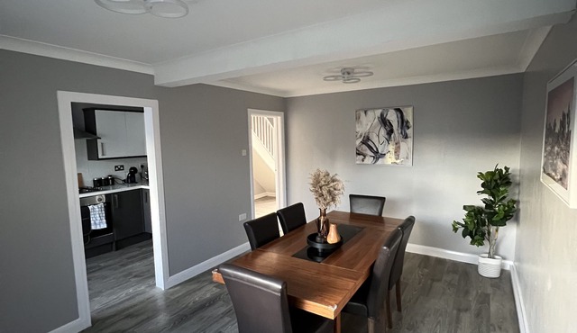 Spacious 3 Bed Home - Ideal for Families & Groups