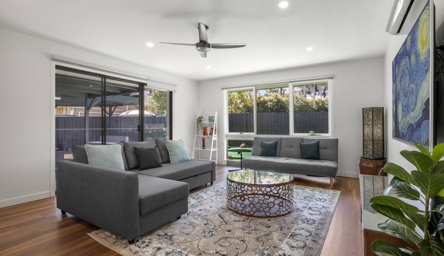 Spacious 3-Bed House with Outdoor Dining & BBQ