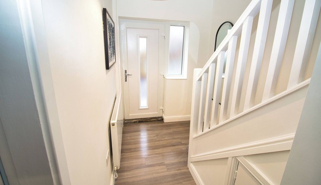 Spacious 3 Bed House - Newly Refurbished