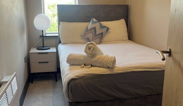 Spacious 3-Bed Seaside Retreat – Walk to Beach, Sleeps 6, Free Parking