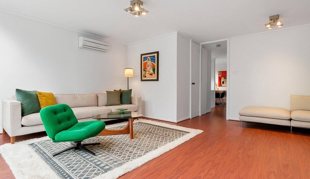 Spacious 3-Bed Townhouse with Courtyard