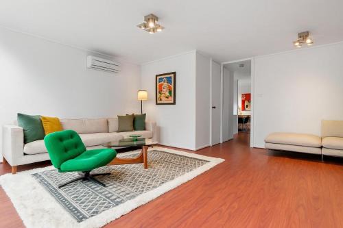 Spacious 3-Bed Townhouse with Courtyard