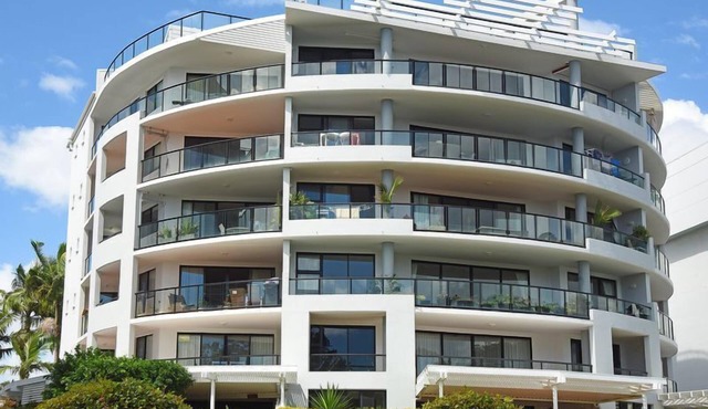 Spacious 3 bedroom 2 bathroom apartment with water views