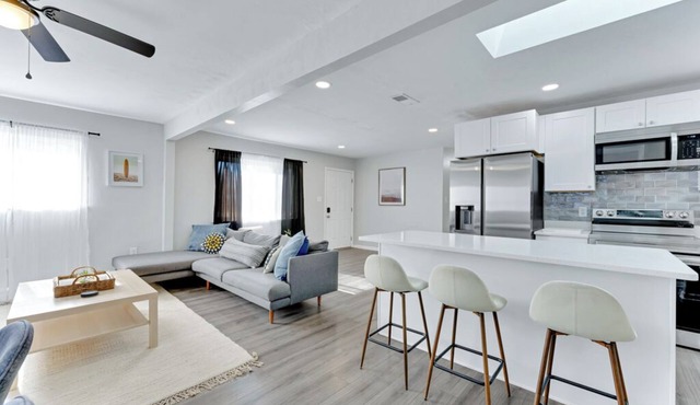 Spacious 3 Bedroom Virginia Beach Getaway – 30+ Night Stays