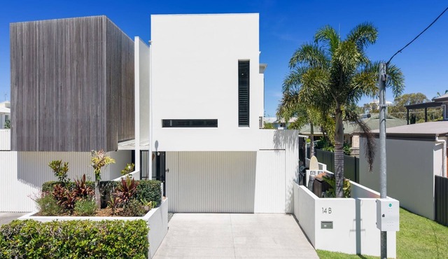 Spacious 3-Bedroom Retreat with BBQ and Pool