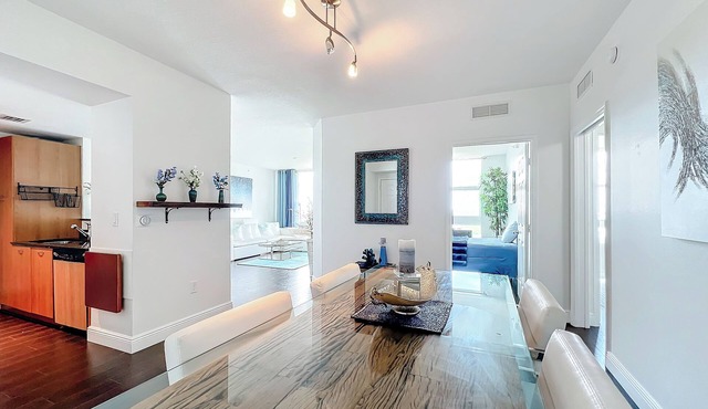 Spacious 3-bedroom apartment in nice Boynton Beach: fitness room, Pool + more