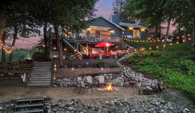 Spacious 3-bedroom year around Cabin near Detroit Lakes on Scenic Pelican Lake