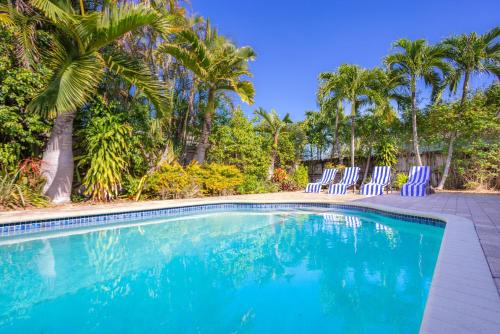 Spacious 3-Bedroom Villa with Heated Saltwater Pool and Fenced Yard in Oakland Park