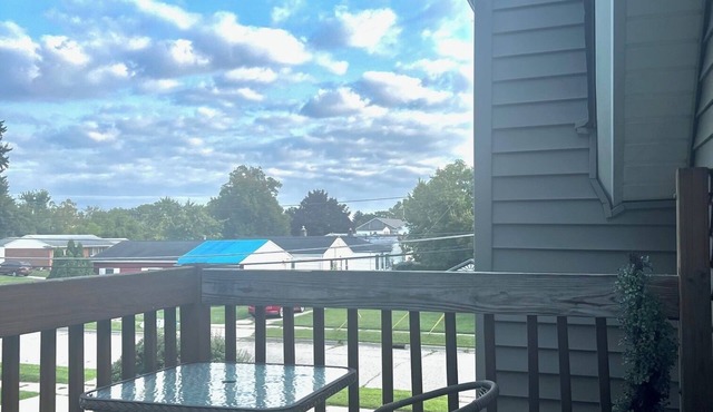 Spacious 3-bedroom apartment with WiFi, AC in marvelous Mount Clemens