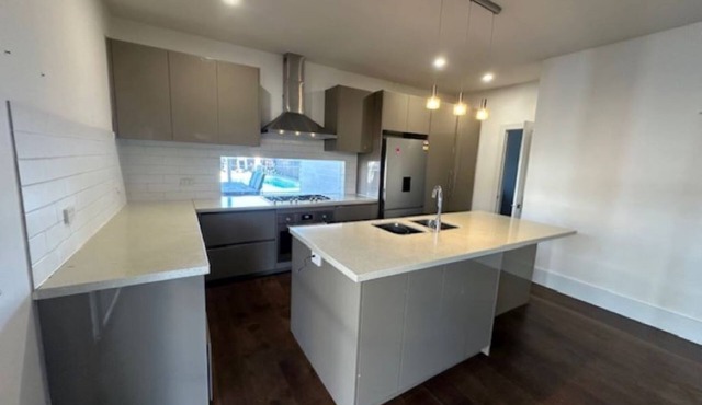 Spacious 3 Bedroom, 2 Bathroom, Secure Parking and Pet friendly house.