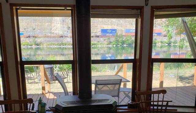 Spacious 3+ bedroom 2 bath home located on the Kootenai River near Troy.