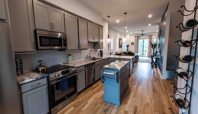 Spacious 3-bedroom 3 1/2 bath newly built townhome minutes from downtown & Emory