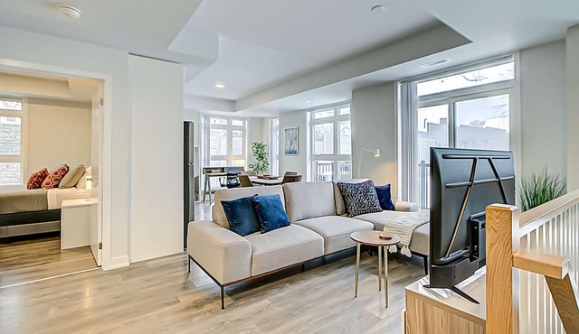 Spacious 3 Bedroom 3 BA near Yorkdale Mall