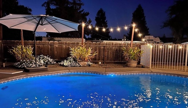 Spacious 3 bedroom, 3 bathroom house in Reedley with AC, WiFi and a gated pool!