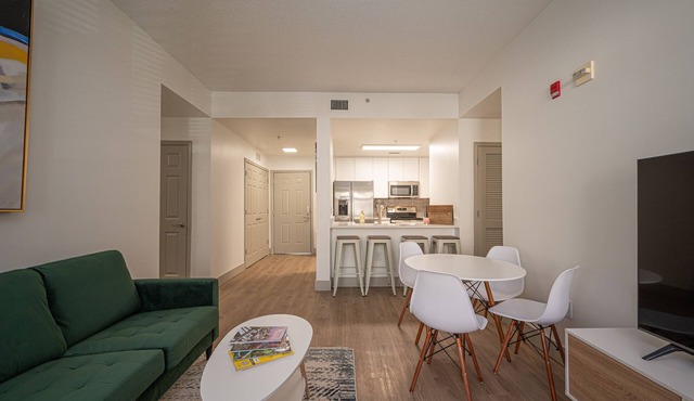 Spacious 3 bedroom/8 beds! Walk to stadium, arena, parks and restaurants.