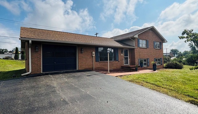 Spacious 3-bedroom apartment located in delightful Blacksburg with HVAC!