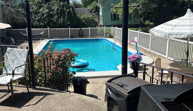 Spacious 3-bedroom apartment in Foxborough with AC, Kitchen and inground pool.