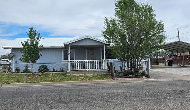 Spacious 3 bedroom and 1.5 bathroom fully fenced around for pets and childrens