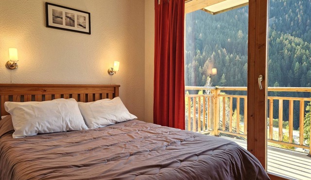 Spacious 3-Bedroom Apartment for 6-8 People, Near Ski Lift & Shops