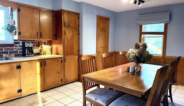 Spacious 3-bedroom apartment with AC, WiFi in Numidia Near Knoebels & Dragstrip