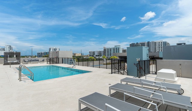 Spacious 3-bedroom apartment with AC, fitness room in delightful Hollywood