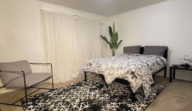 Spacious 3-bedroom apartment with WiFi and AC in superb Oxon Hill