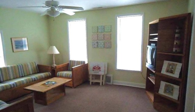 Spacious 3-bedroom apartment steps from the beach in St. Joseph