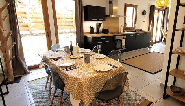 Spacious 3-bedroom apartment with private garden