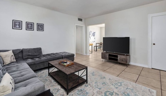 Spacious 3 Bedroom Apartment close to everything!