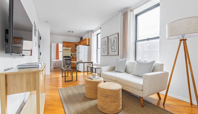 Spacious 3-bedroom apartment in adorable New York with AC