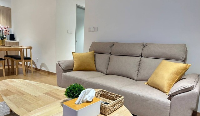 Spacious 3-bedroom apartment with AC, Netflix, WiFi nearby KLIA, Splash Mania